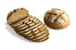 CHLEB CESARSKI - pszenno-żytni, ciemny chleb na zakwasie, z dodatkiem pestek winogron i pszenicy palonej, posypany żytnią mąką i nacięty